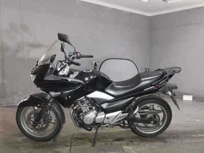Suzuki GSR250F