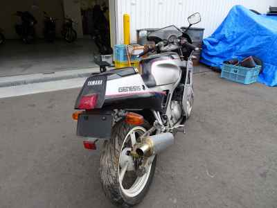 Yamaha FZR250