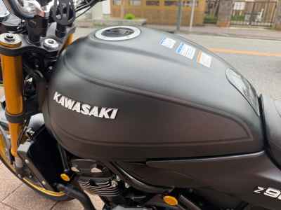 Kawasaki Z900RS SE 2025