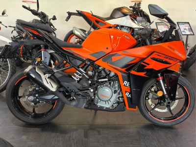 KTM RC 390 2025