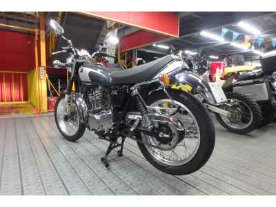Yamaha SR400 2022