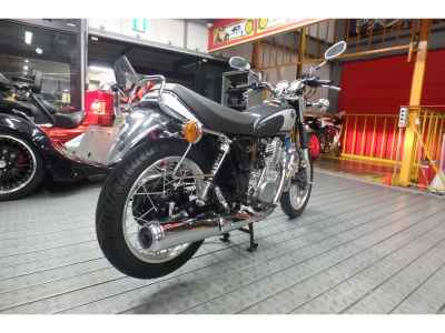 Yamaha SR400 2022