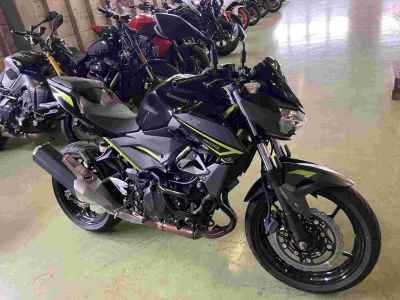 Kawasaki Z400 2022