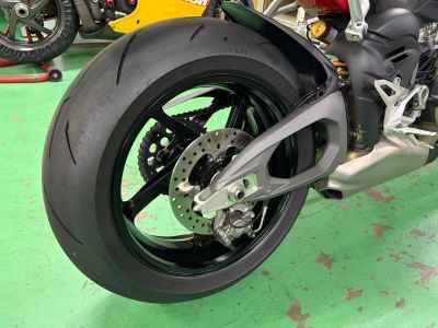 Ducati Streetfighter V4S 2025