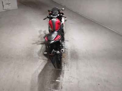 Yamaha YZF-R25 2015
