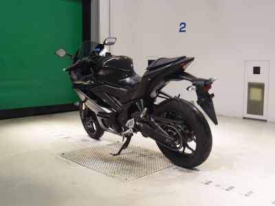 Yamaha YZF-R25 2021
