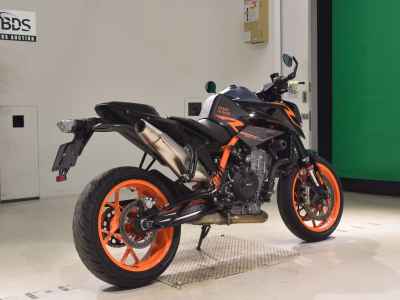 KTM 890 Duke R 2023