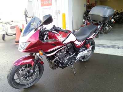 Honda CB400 Super Boldor 2023