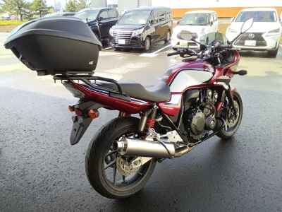 Honda CB400 Super Boldor 2023