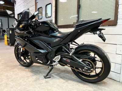 Yamaha YZF-R25 2021