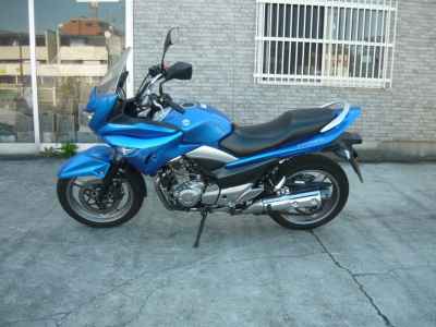 Suzuki GSR250