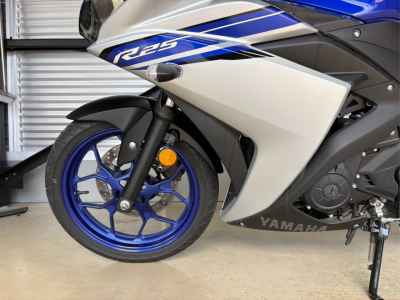 Yamaha YZF-R25 2016