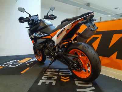 KTM 890 SMT 2024