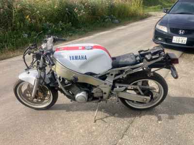 Yamaha FZR400RR