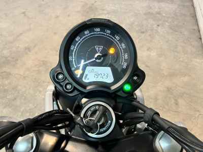 Triumph Street Triple SAMBAURA 2018