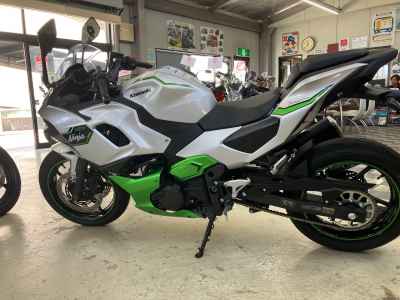 Kawasaki Ninja 7 Hybrid 2025