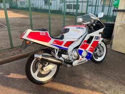 Yamaha FZR250R