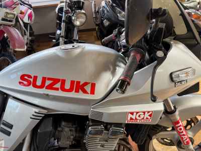 Suzuki GSX250S Katana