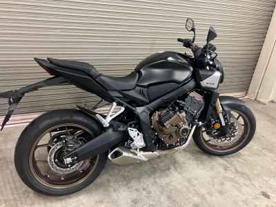Honda CB650R E-Clutch 2025