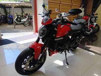 Ducati Monster 937+ 2023