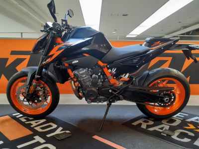 KTM 890 Duke R 2023