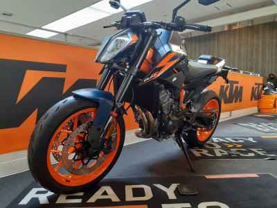 KTM 890 Duke R 2023
