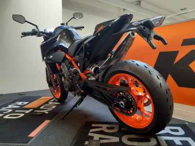 KTM 890 Duke R 2023
