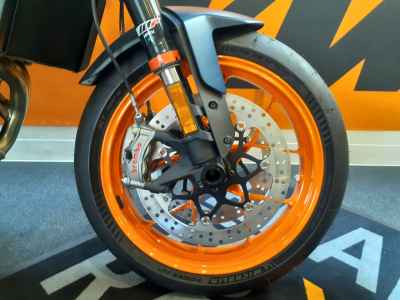 KTM 890 Duke R 2023