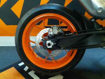 KTM 890 Duke R 2023
