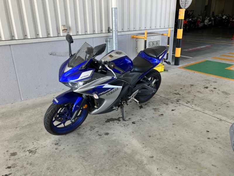 Yamaha YZF-R25 2015