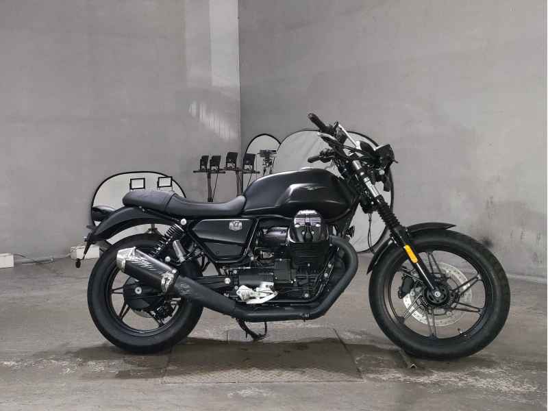 Moto Guzzi V7 Stone 2025