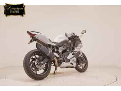 Kawasaki Ninja ZX-4R SE 2025