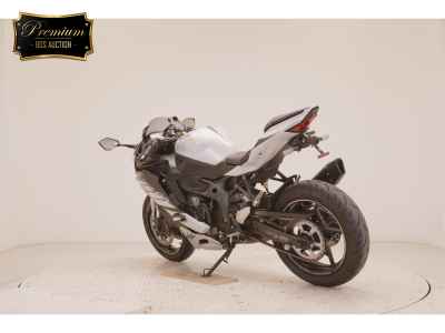 Kawasaki Ninja ZX-4R SE 2025