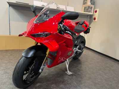 Ducati Panigale V4S 2025