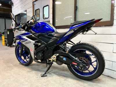 Yamaha YZF-R25 2015