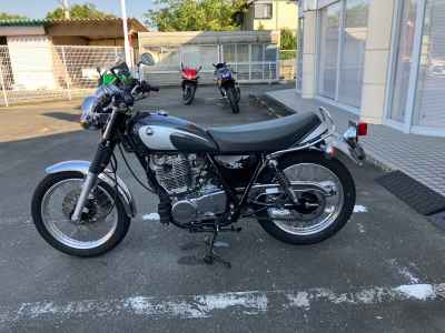 Yamaha SR400 2021