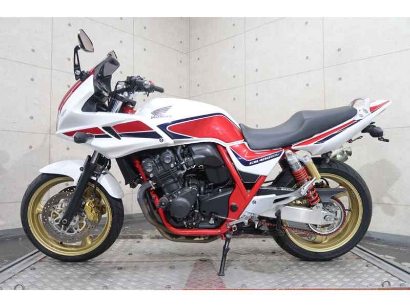 Honda CB400 Super Boldor 2011