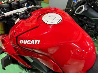 Ducati Streetfighter V4S 2021