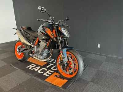 KTM 890 Duke R 2023