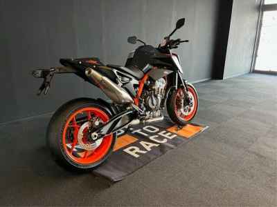 KTM 890 Duke R 2023