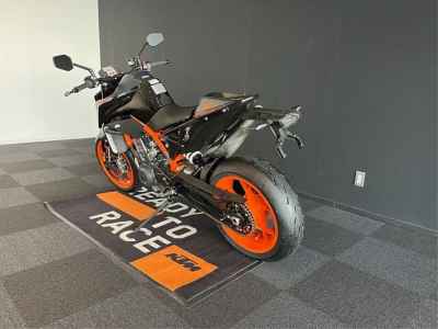 KTM 890 Duke R 2023