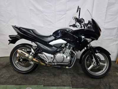 Suzuki GSR250F
