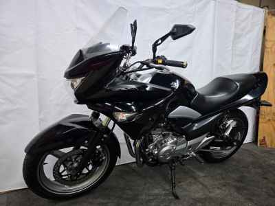 Suzuki GSR250F