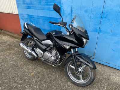 Suzuki GSR250 S
