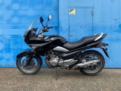 Suzuki GSR250 S