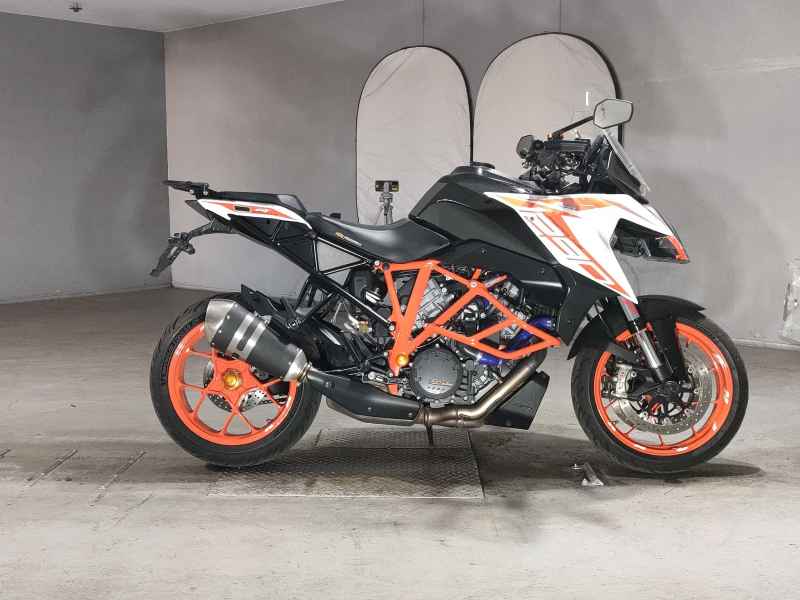KTM 1290 Super Duke GT 2019