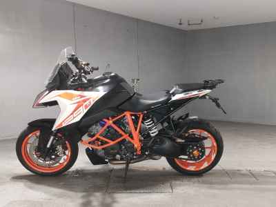 KTM 1290 Super Duke GT 2019