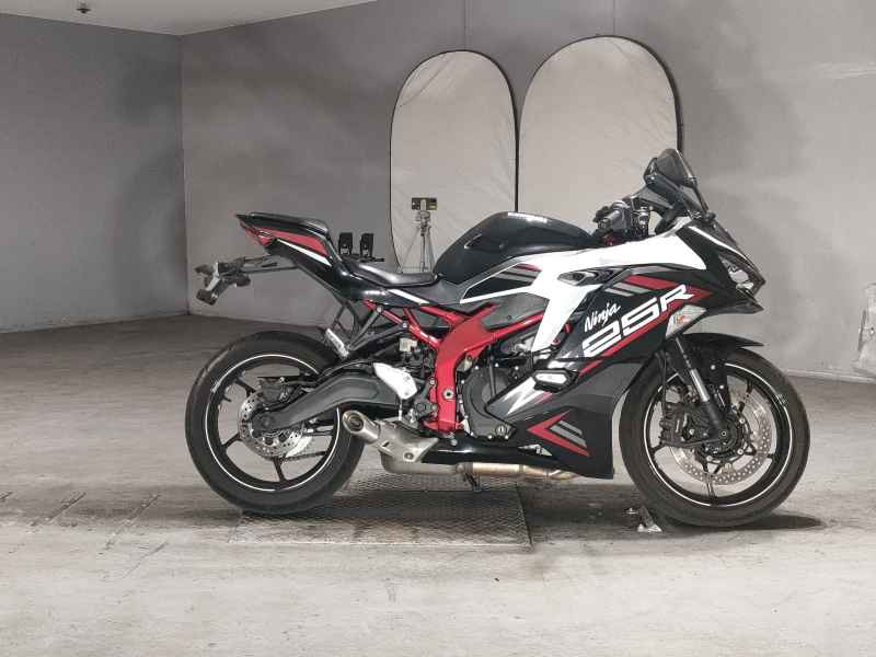 Kawasaki Ninja ZX-25R KRT Edition