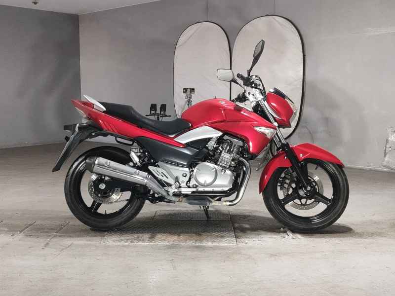 Suzuki GSR250