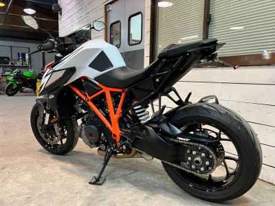 KTM 1290 Super Duke R 2020